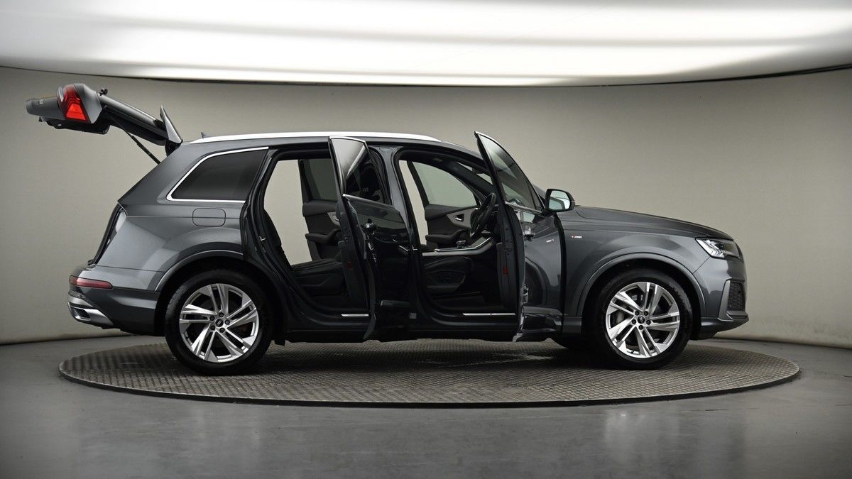 More views of Audi Q7