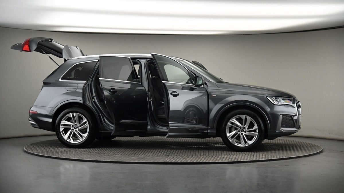 More views of Audi Q7