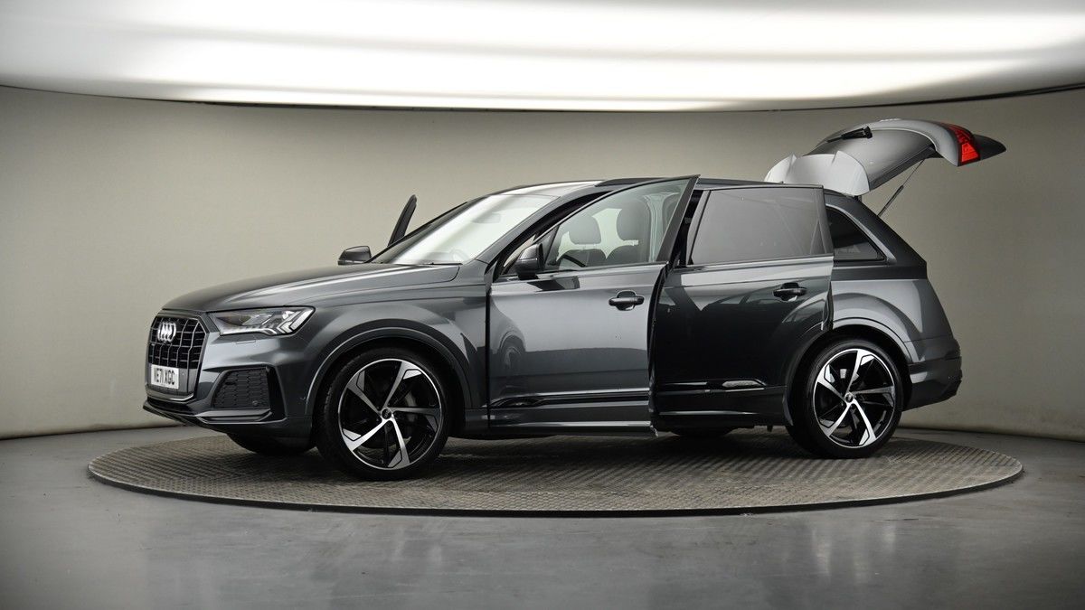 More views of Audi Q7