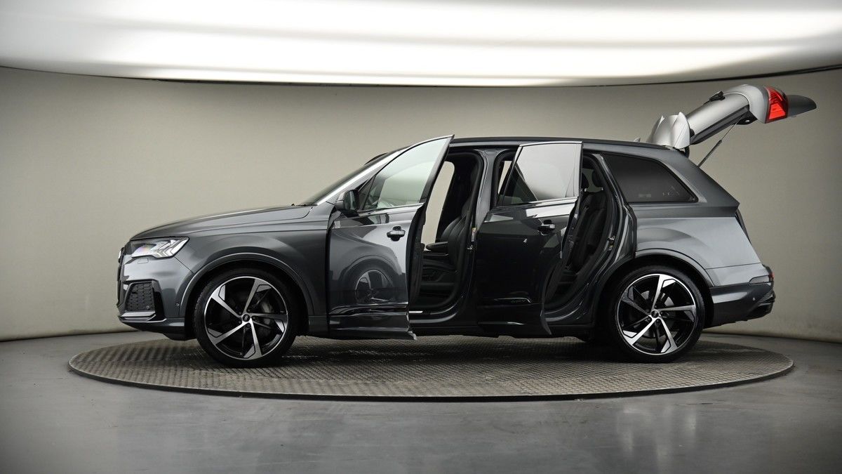 More views of Audi Q7