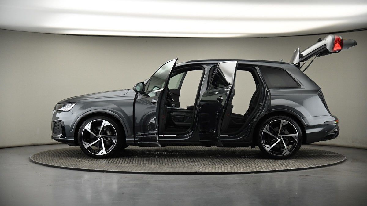 More views of Audi Q7