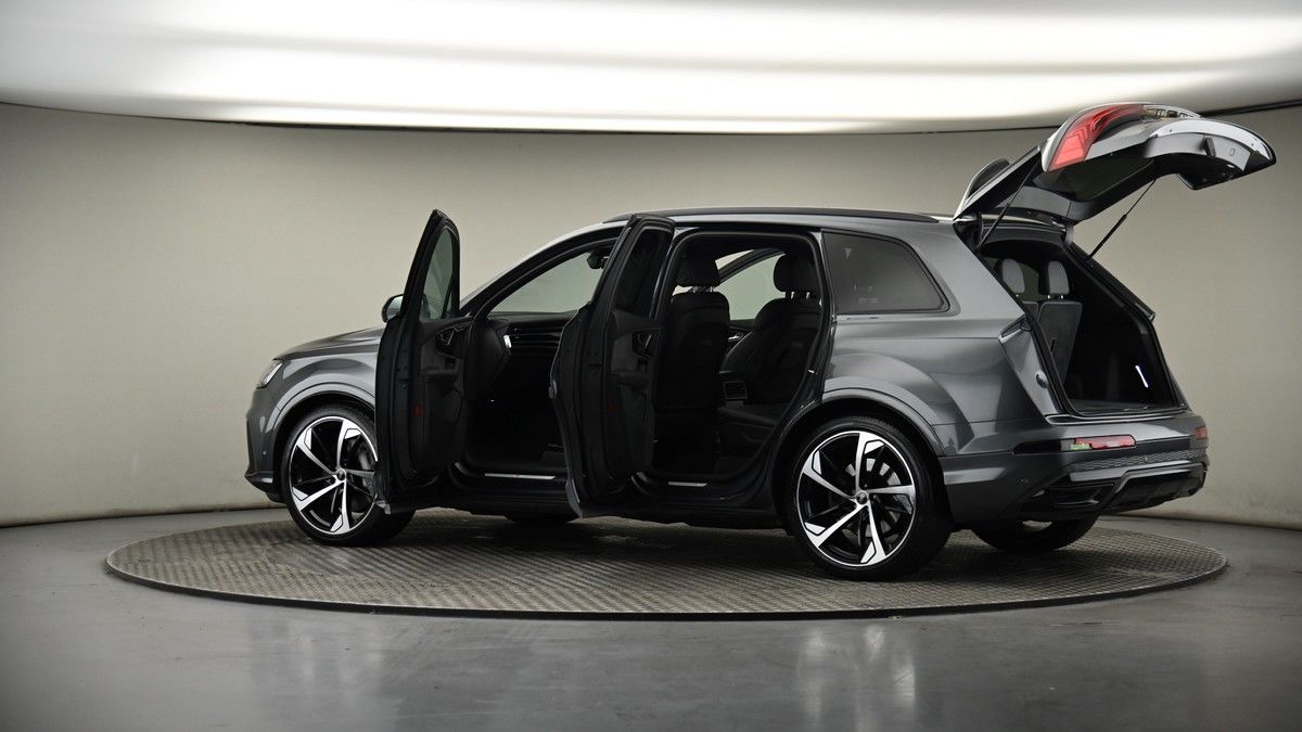 More views of Audi Q7