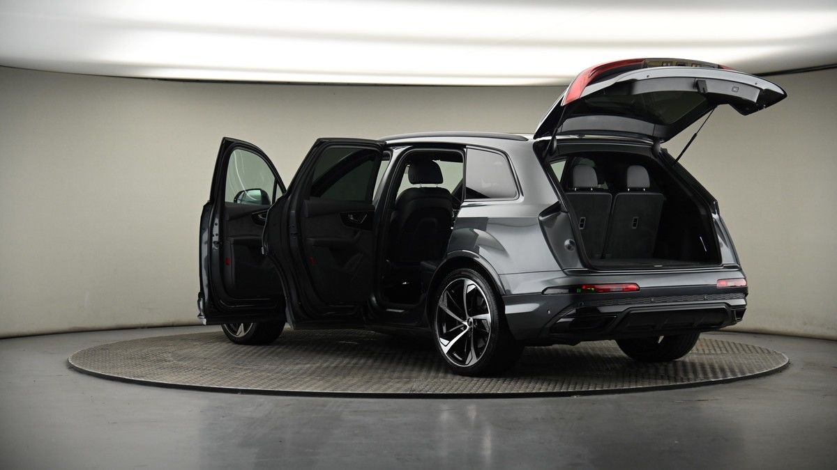 More views of Audi Q7