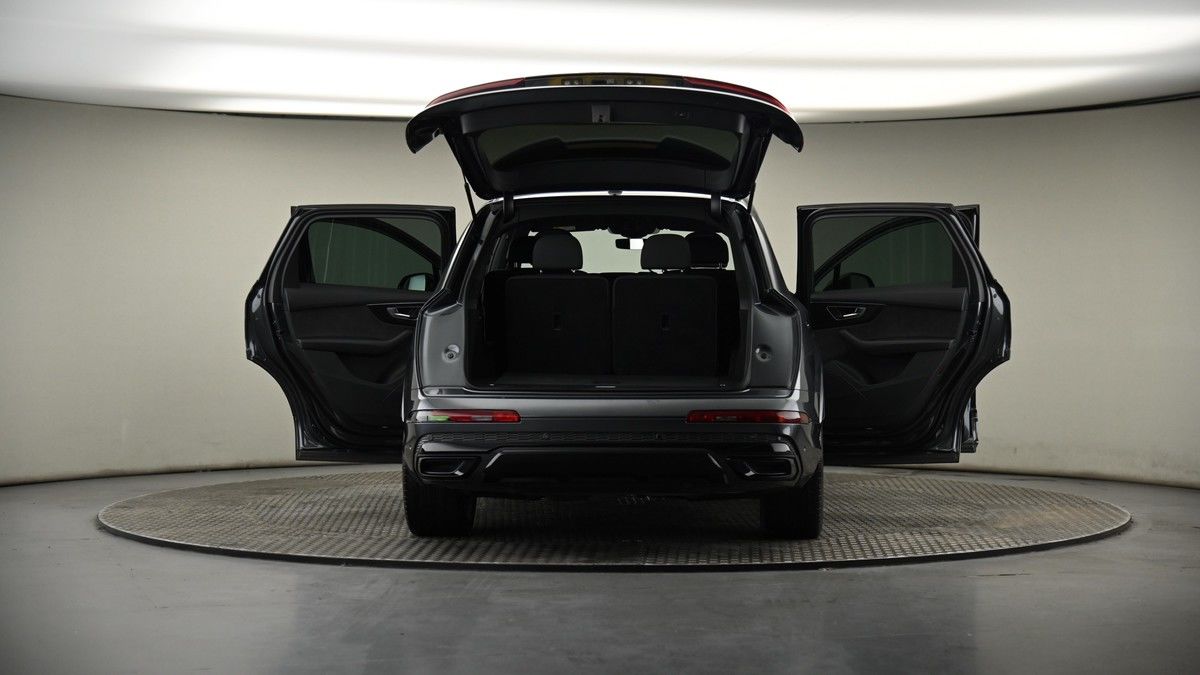 More views of Audi Q7