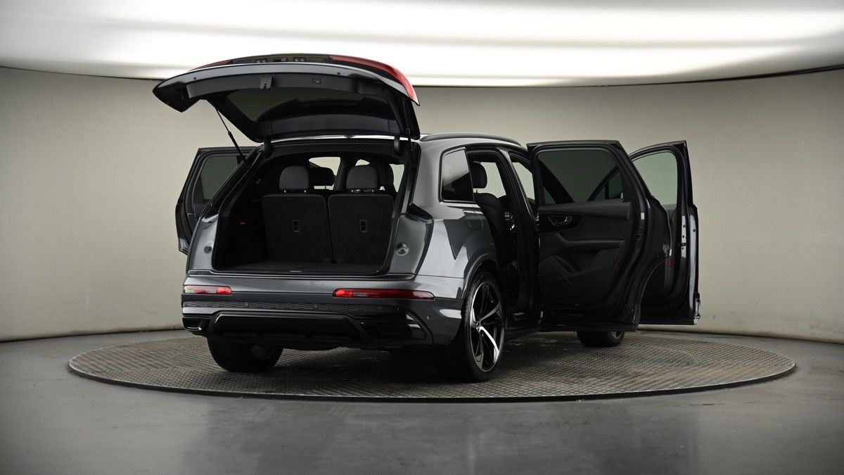 More views of Audi Q7