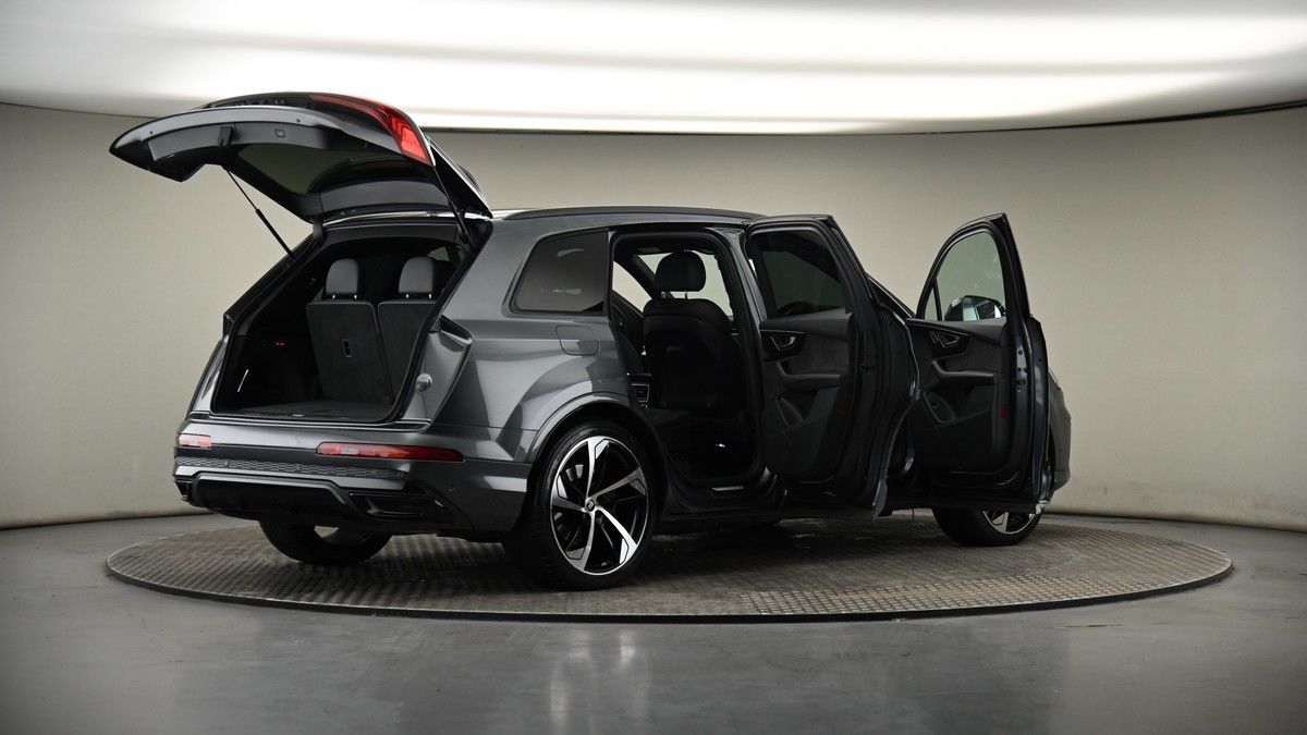More views of Audi Q7