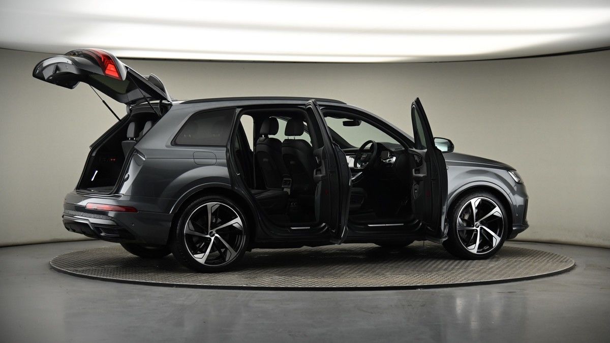 More views of Audi Q7