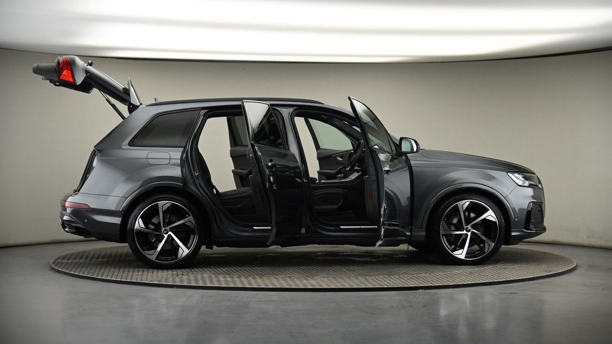 More views of Audi Q7