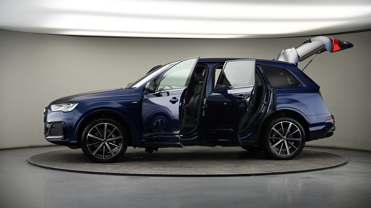 More views of Audi Q7