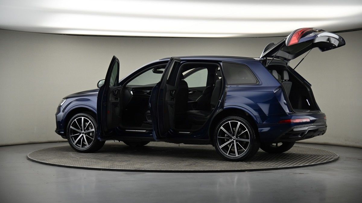 More views of Audi Q7