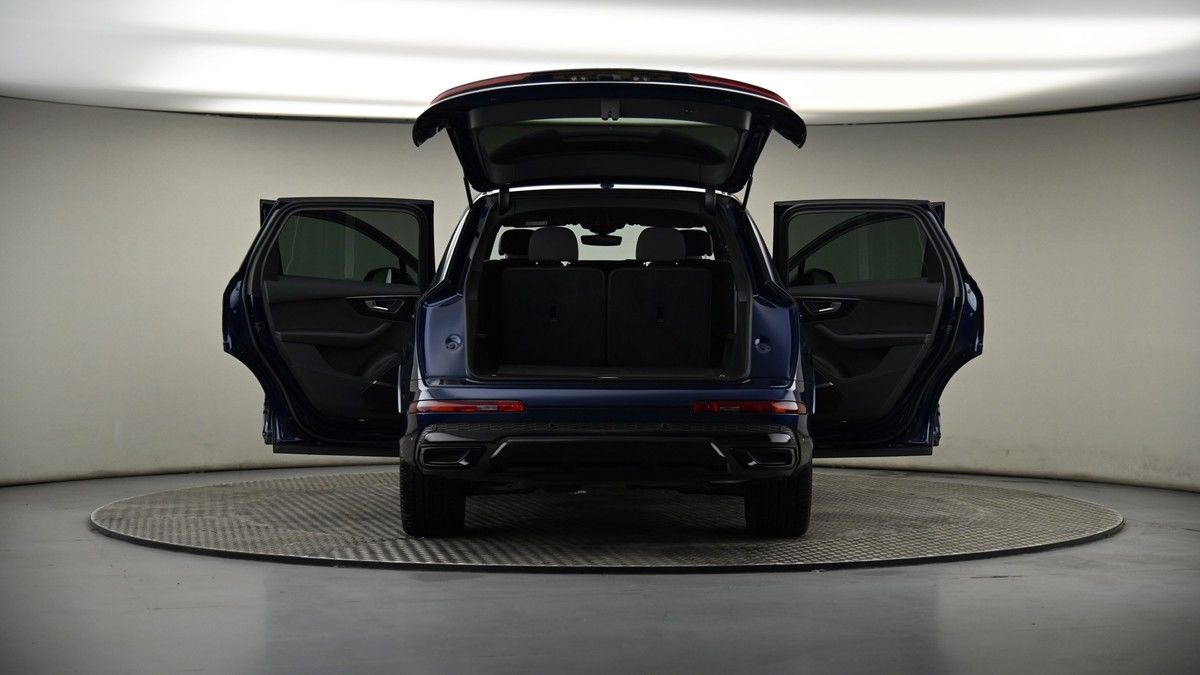 More views of Audi Q7