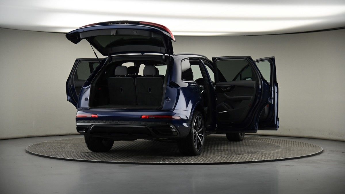 More views of Audi Q7