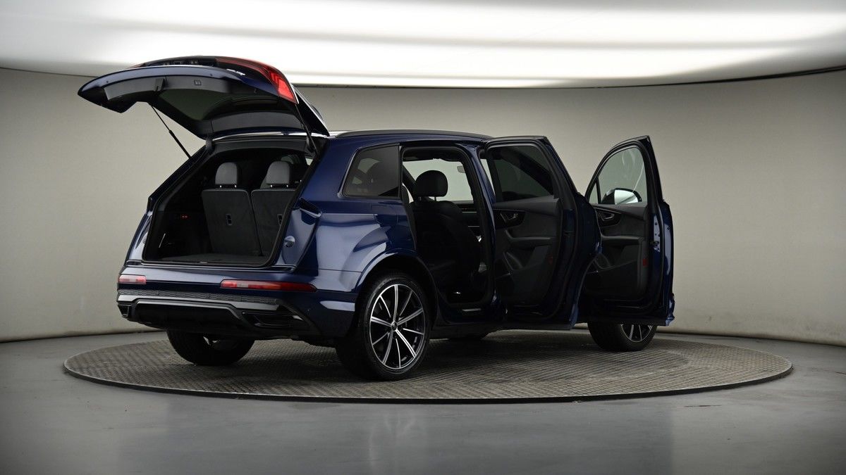 More views of Audi Q7
