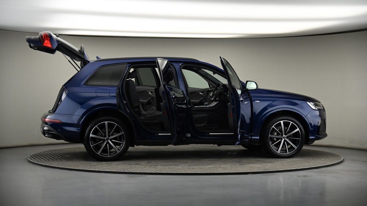 More views of Audi Q7
