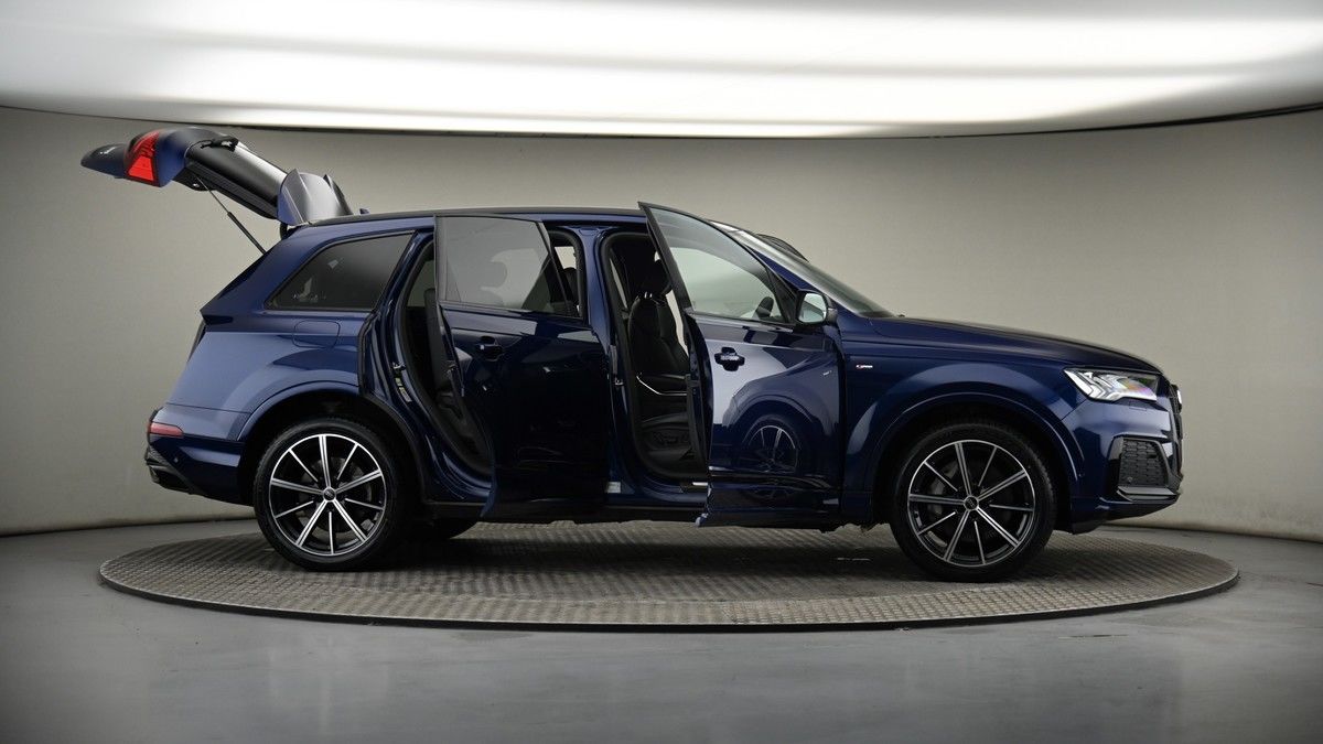 More views of Audi Q7