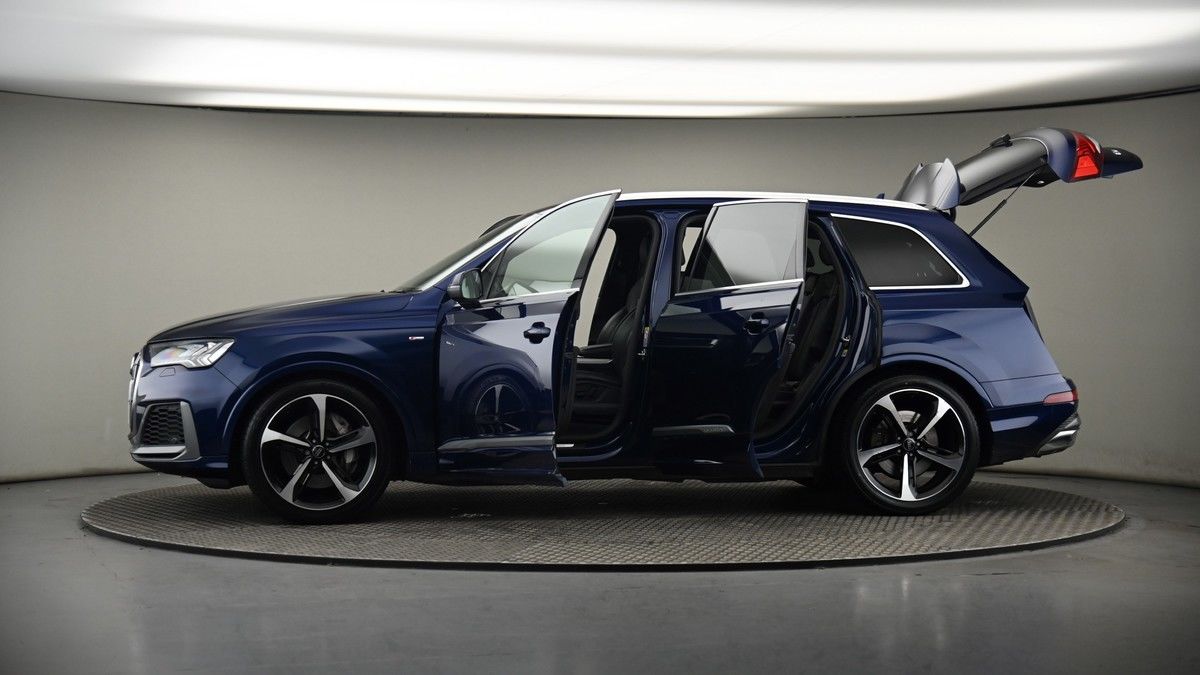 More views of Audi Q7