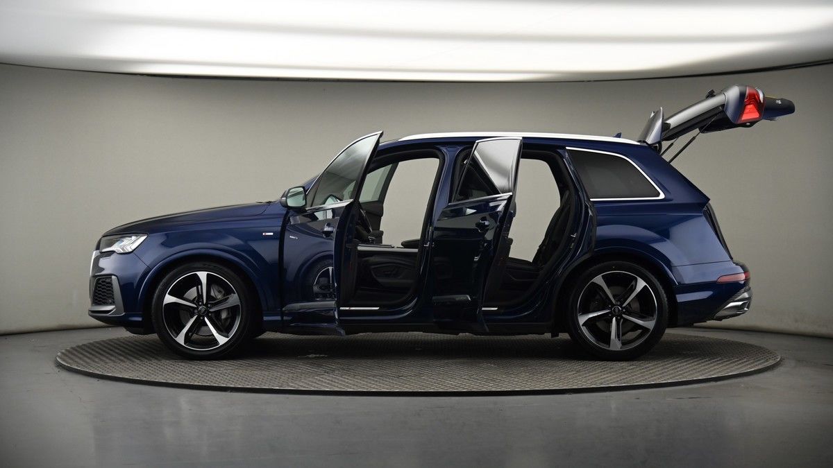 More views of Audi Q7