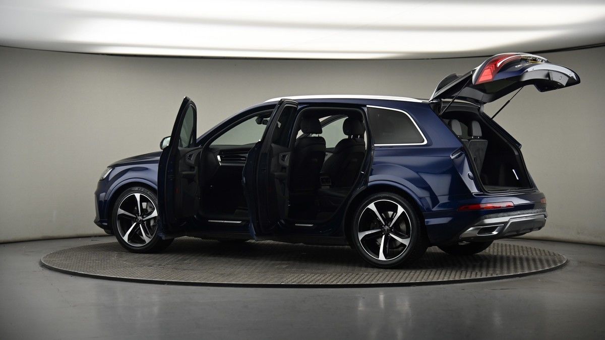 More views of Audi Q7