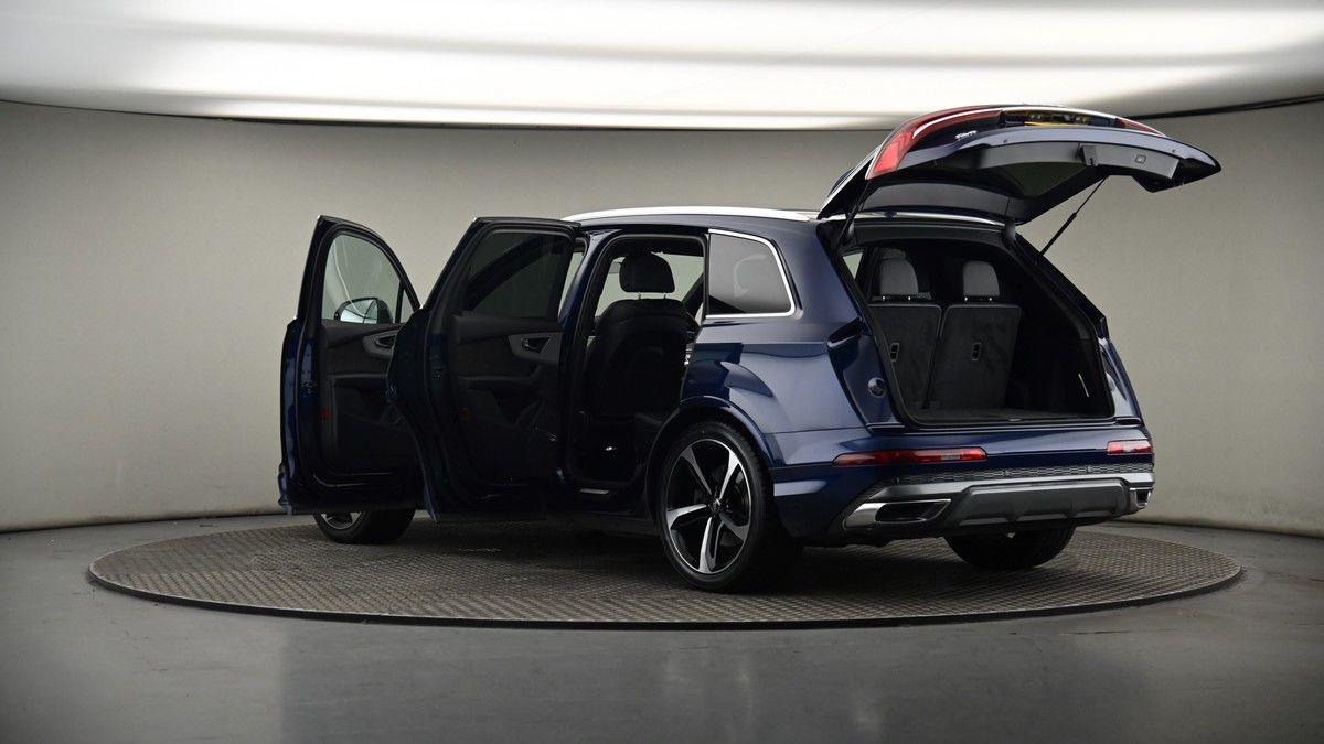 More views of Audi Q7