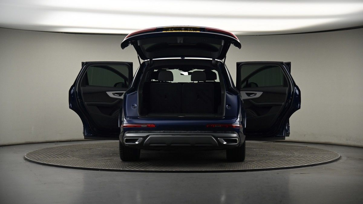 More views of Audi Q7