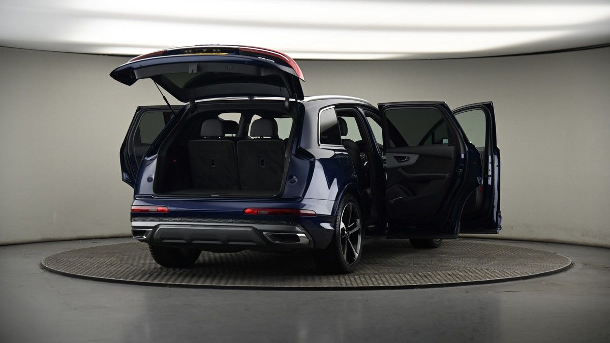 More views of Audi Q7