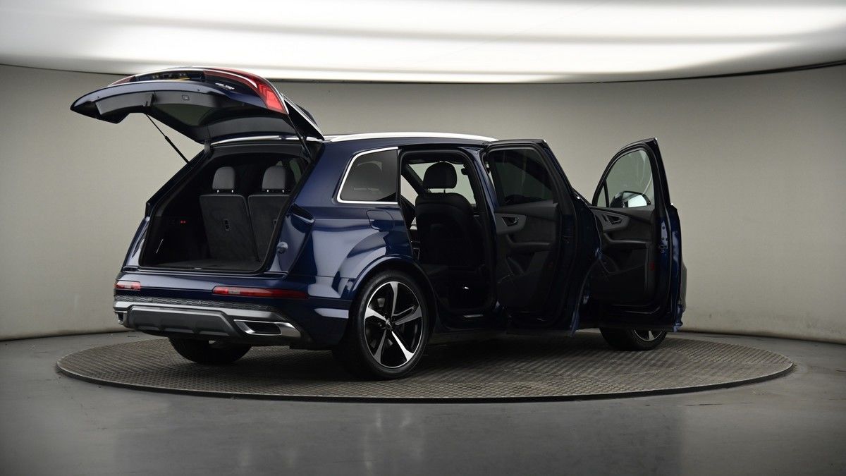 More views of Audi Q7
