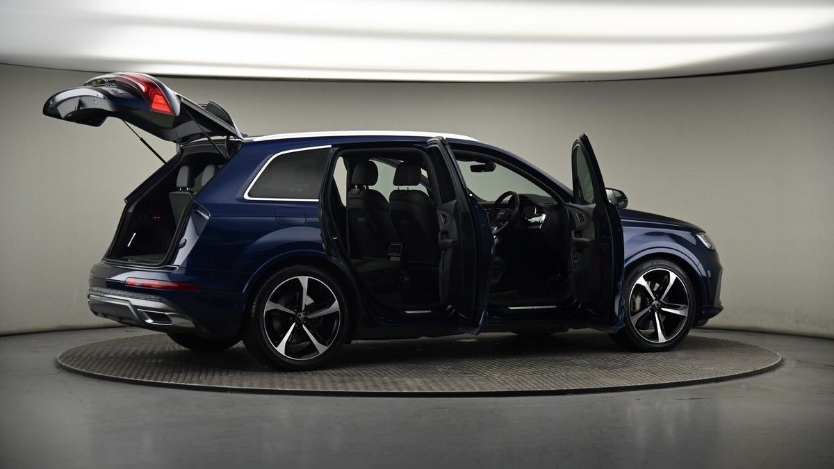 More views of Audi Q7