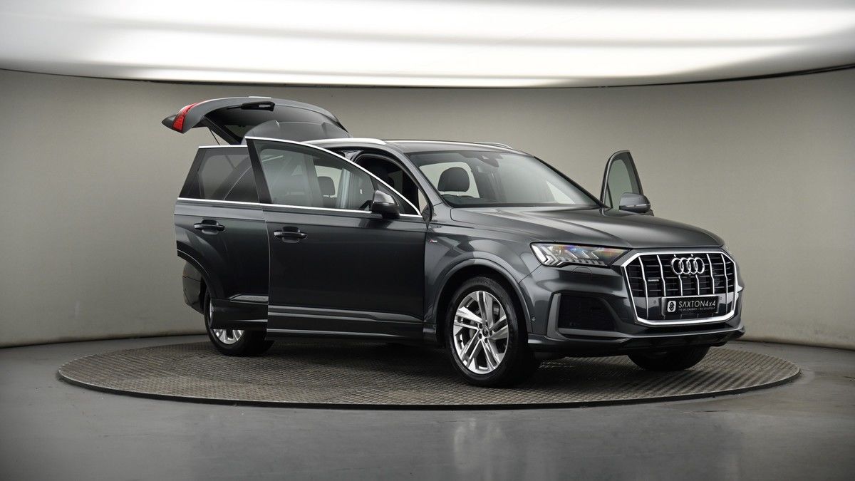 More views of Audi Q7