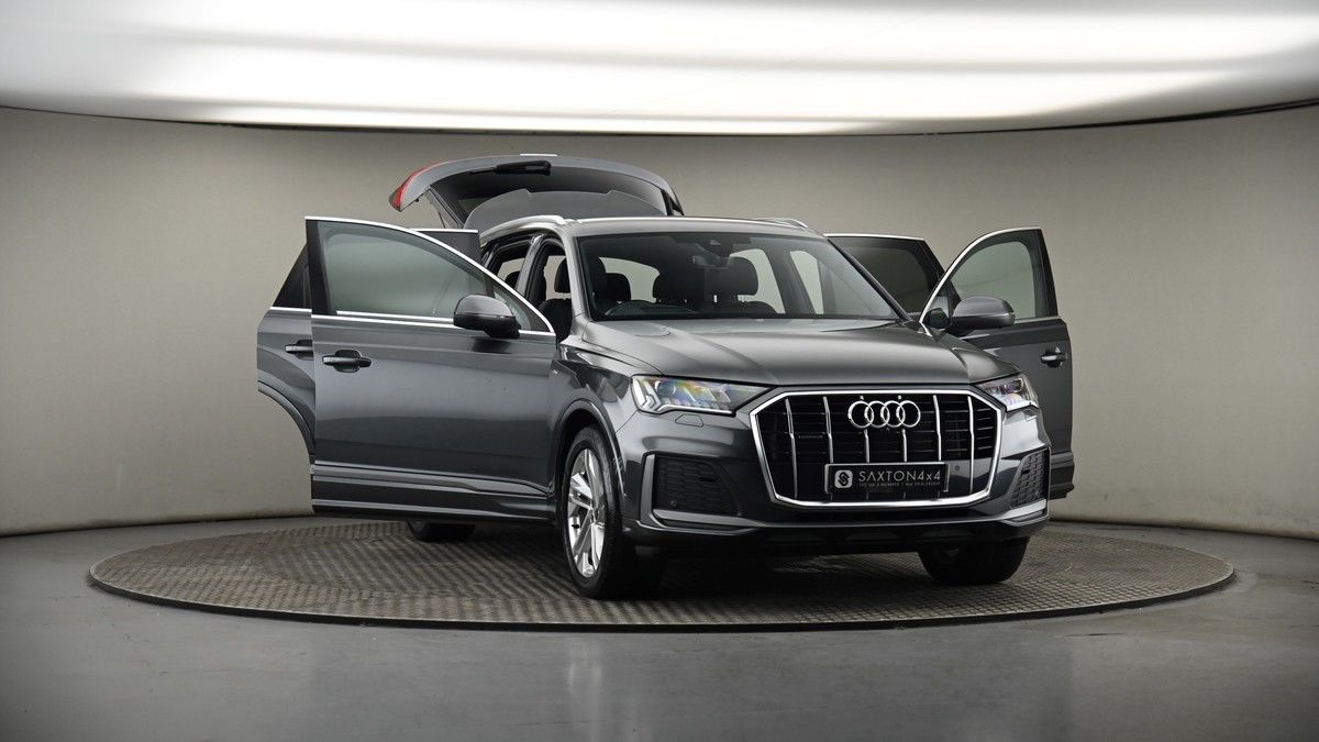 More views of Audi Q7