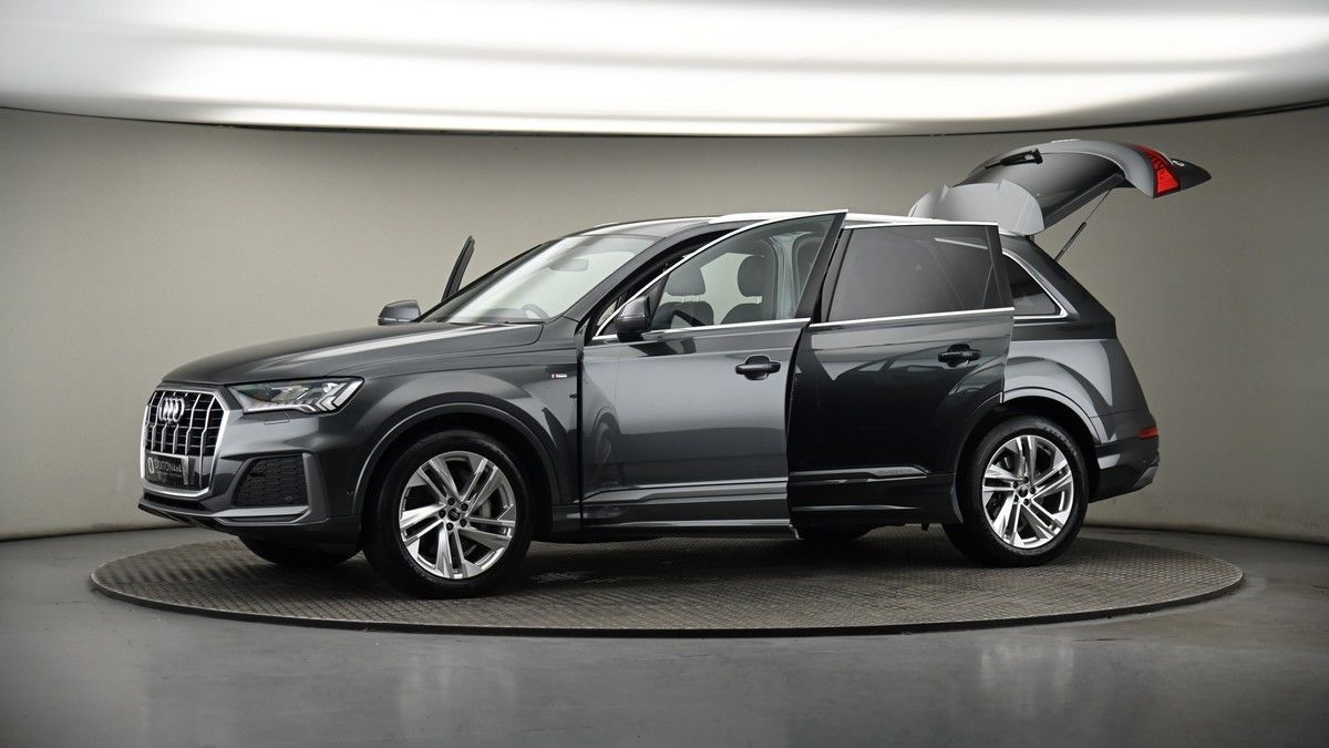 More views of Audi Q7