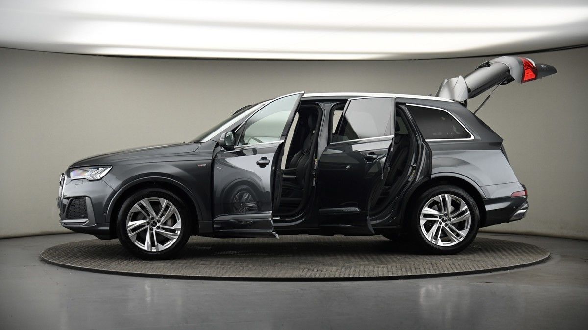 More views of Audi Q7