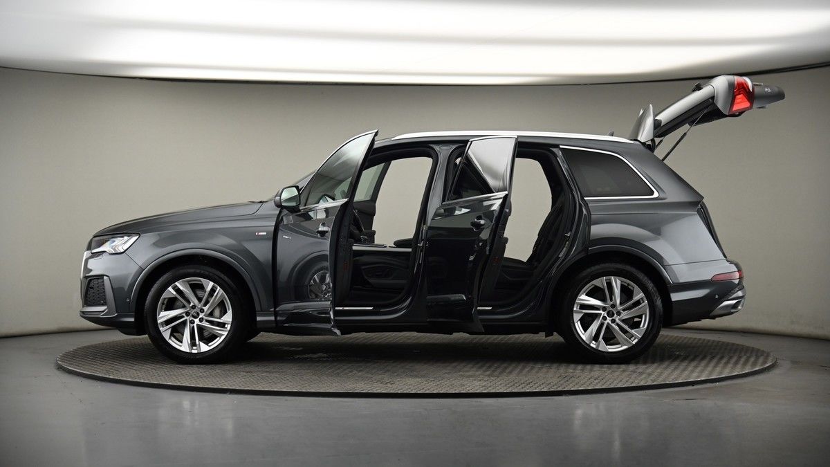 More views of Audi Q7