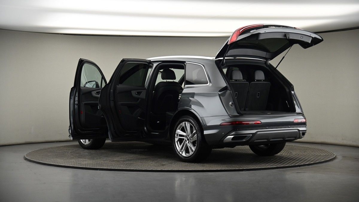 More views of Audi Q7