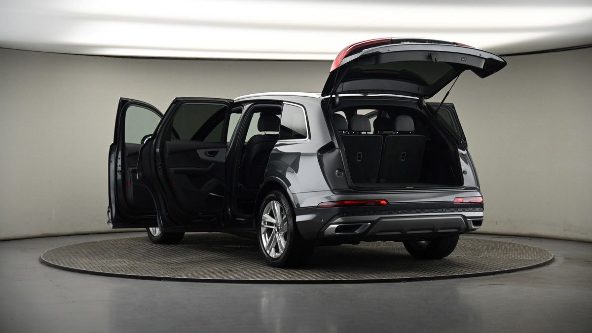 Audi Q7 Image 8
