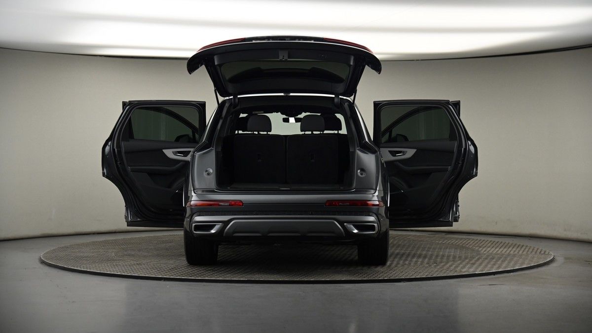 More views of Audi Q7
