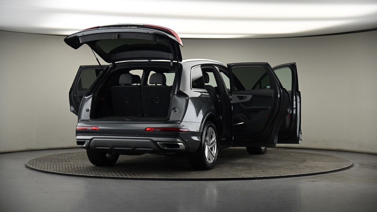More views of Audi Q7