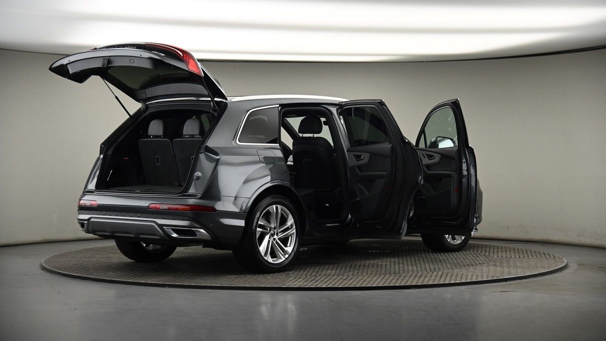 More views of Audi Q7