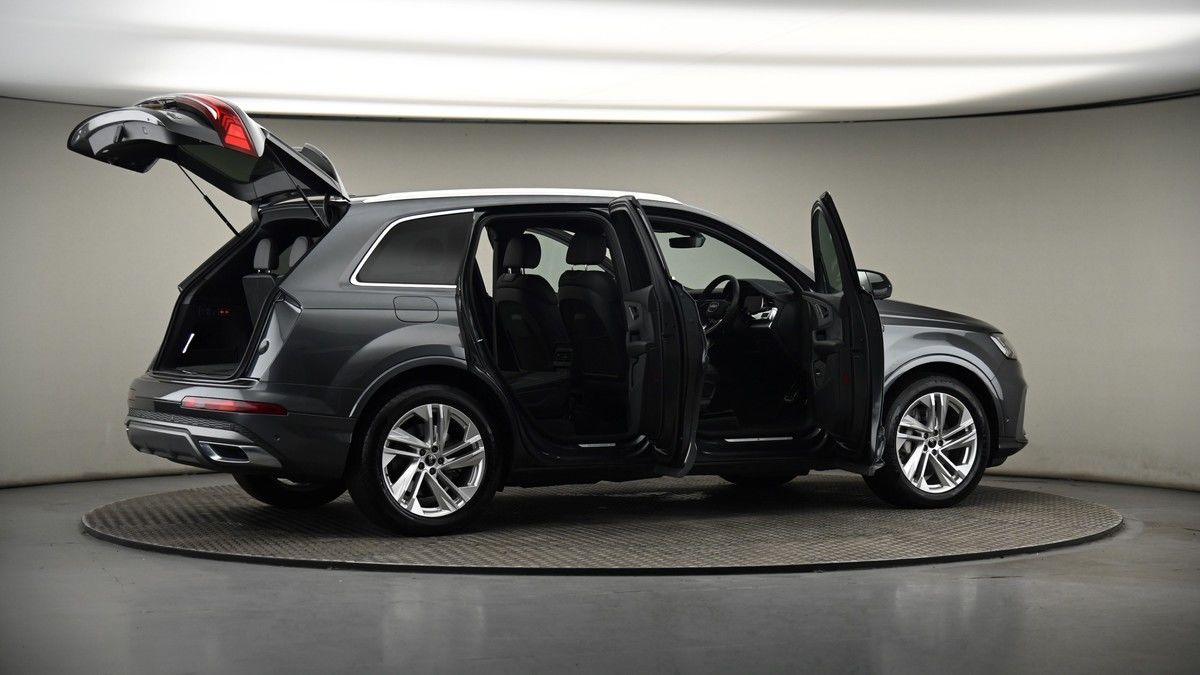 More views of Audi Q7