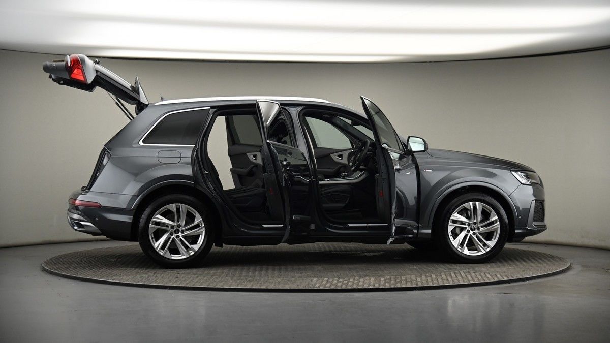 More views of Audi Q7
