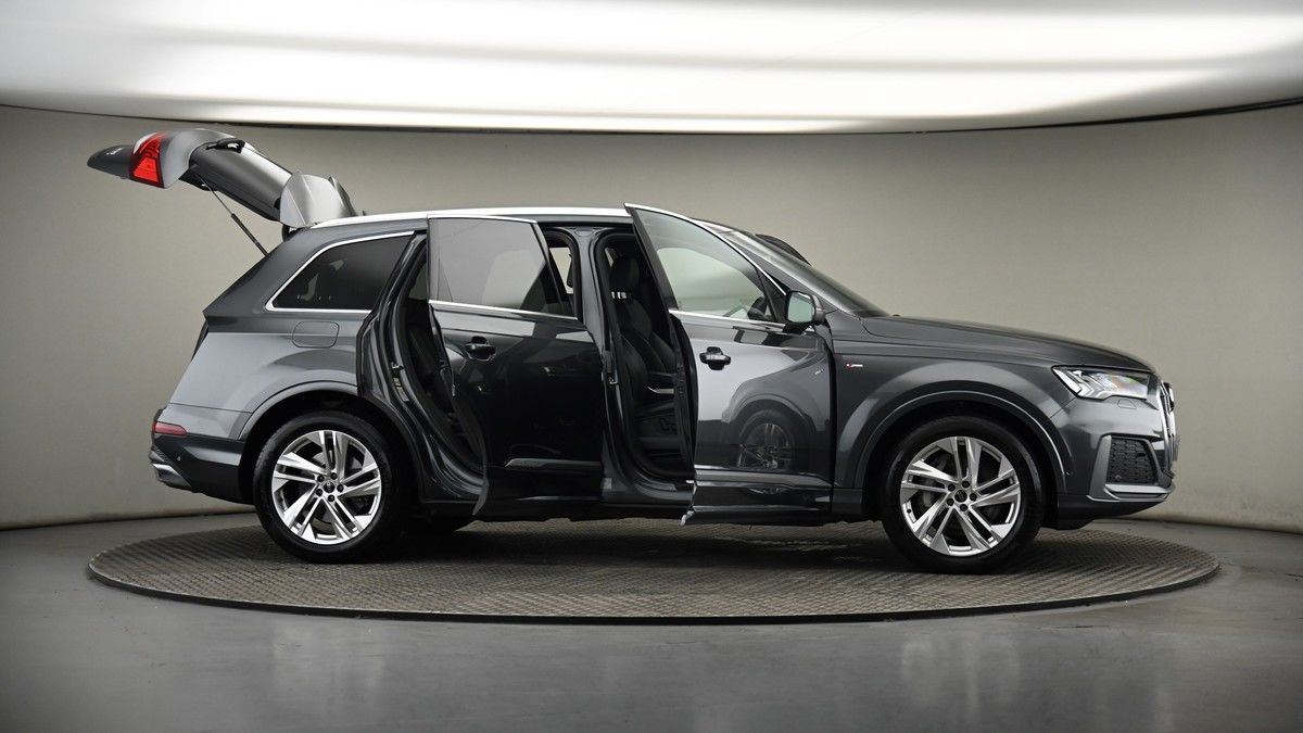 More views of Audi Q7