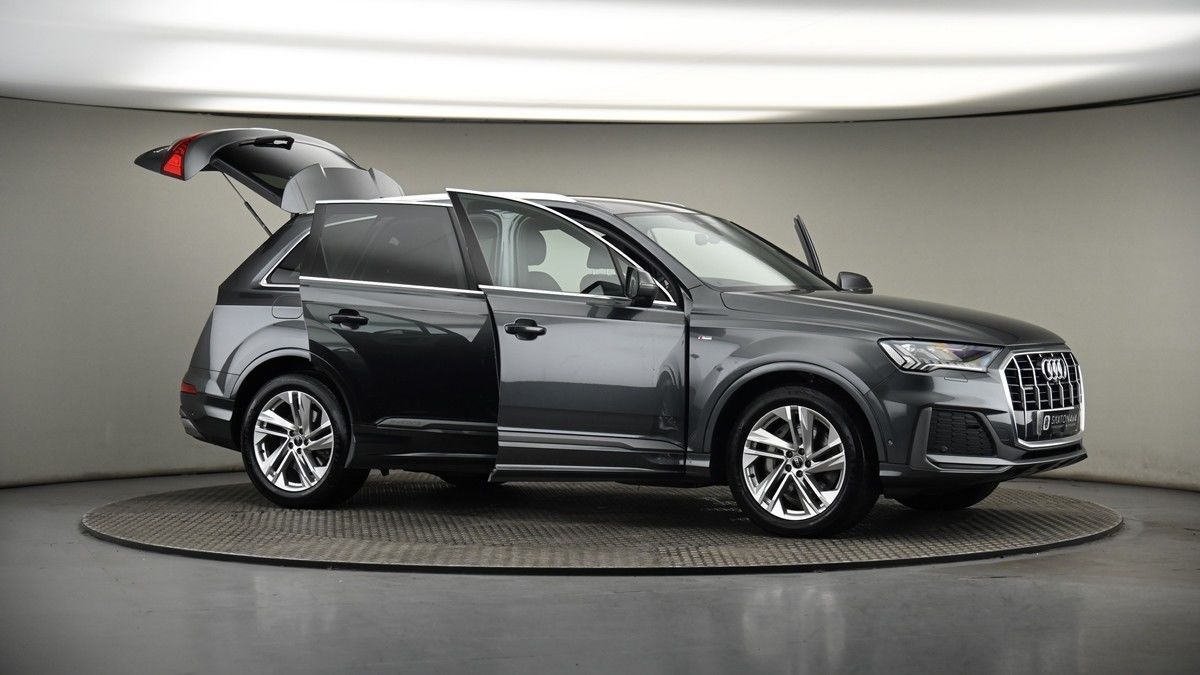 More views of Audi Q7