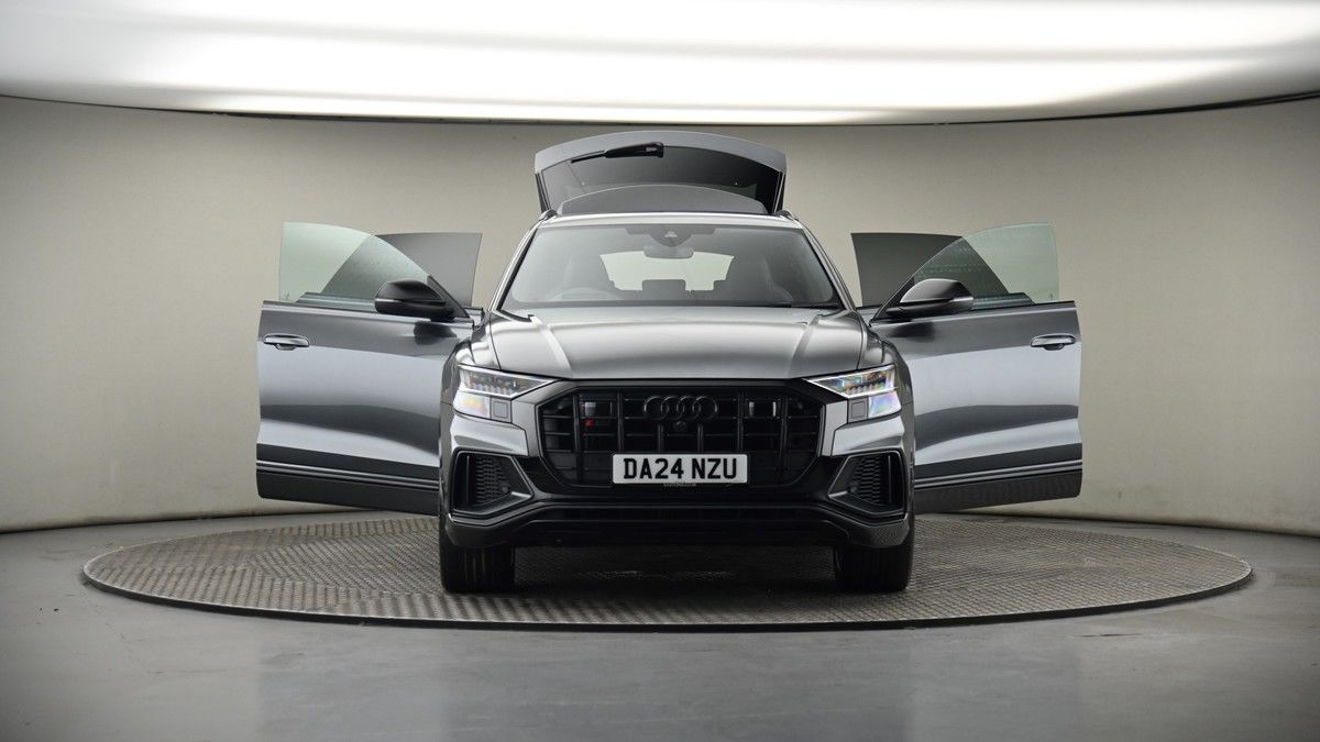 More views of Audi SQ8