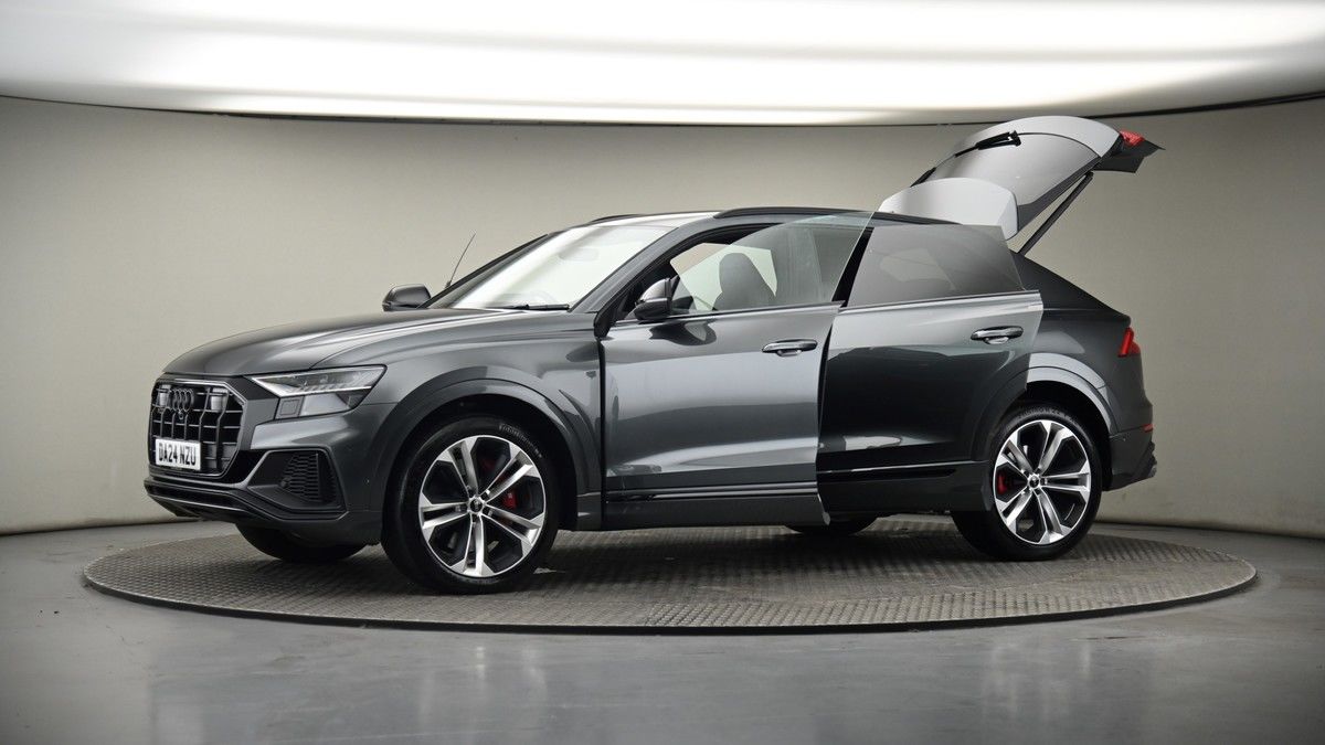 More views of Audi SQ8