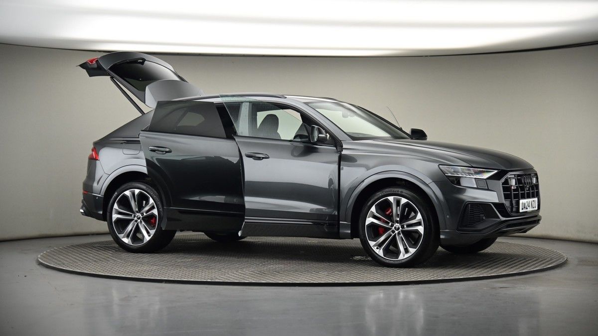 More views of Audi SQ8