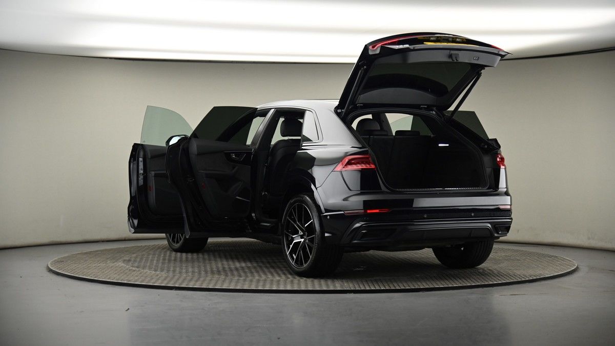 Audi Q8 Image 8