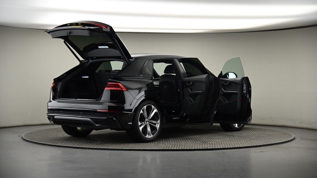 More views of Audi Q8
