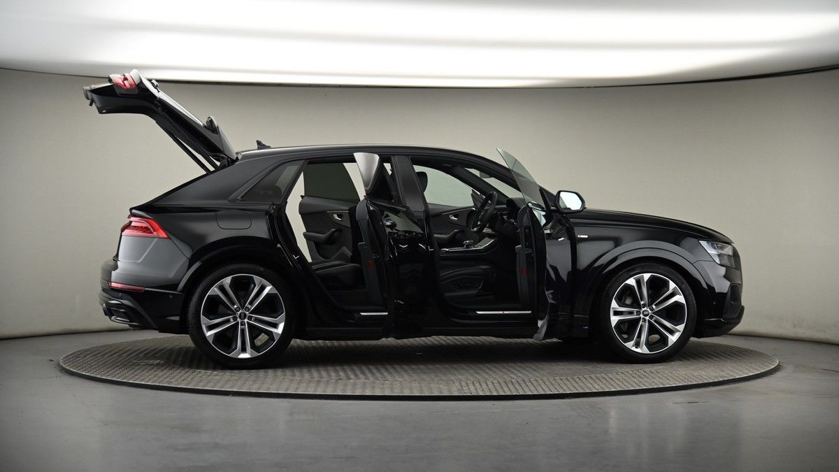 More views of Audi Q8