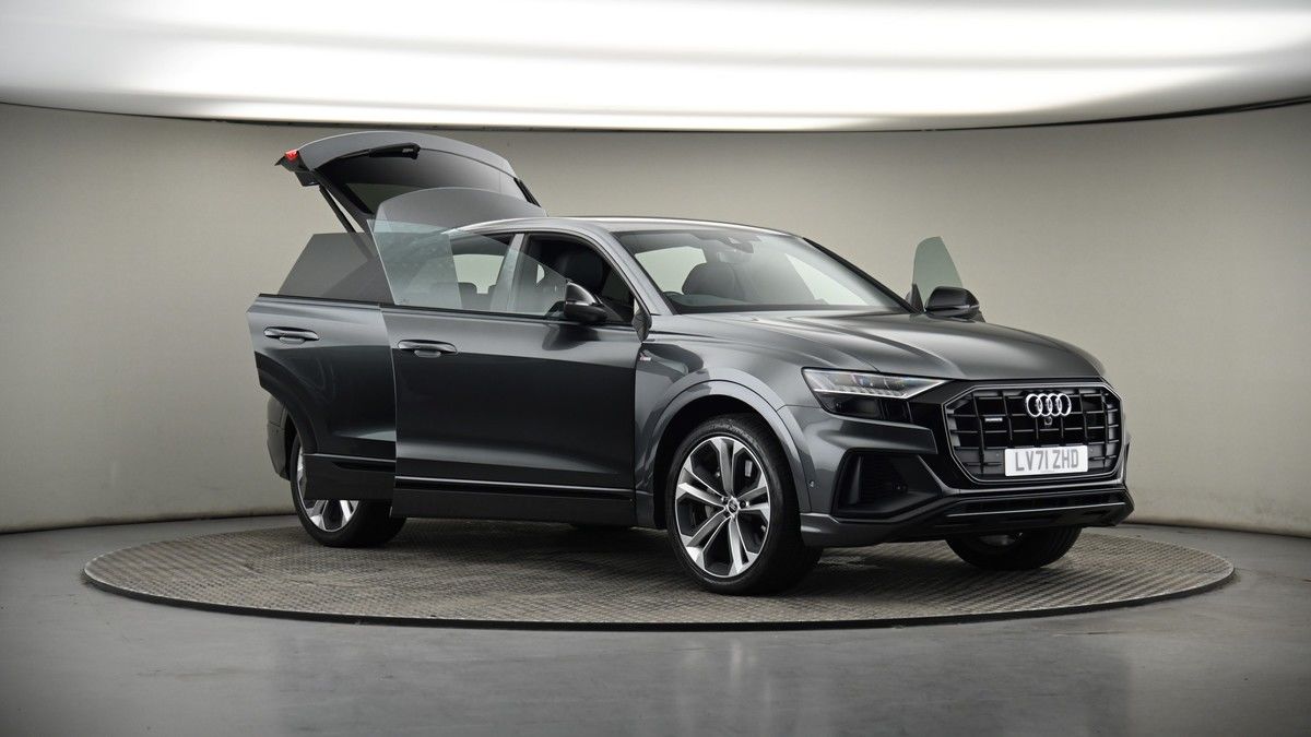 More views of Audi Q8