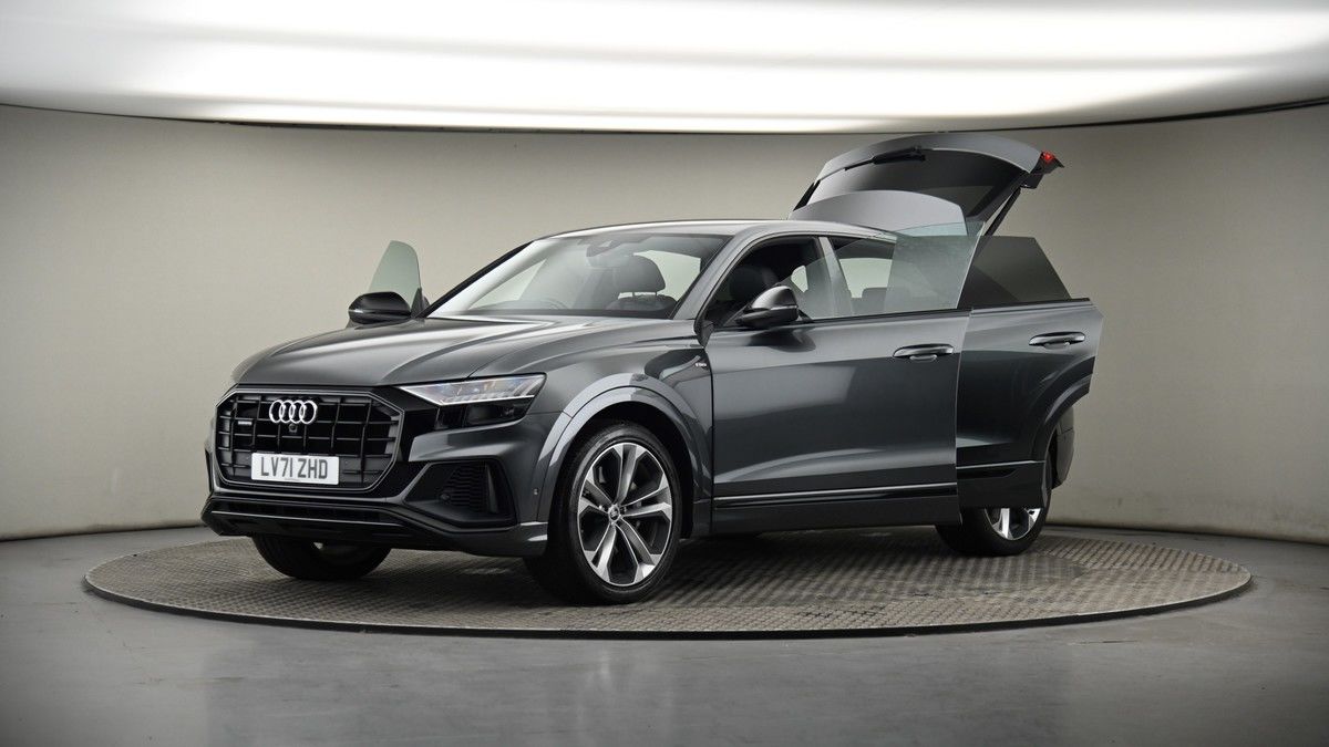 More views of Audi Q8