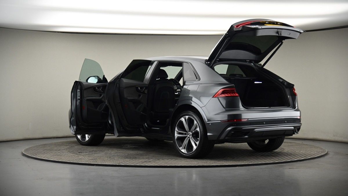 More views of Audi Q8